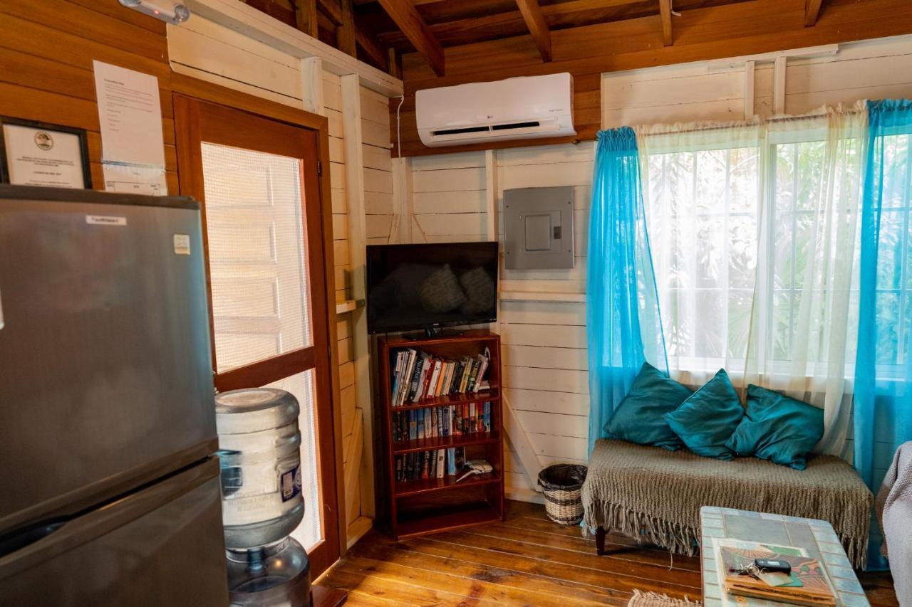 קיי קולקר Hummingbirds Cabins מראה חיצוני תמונה